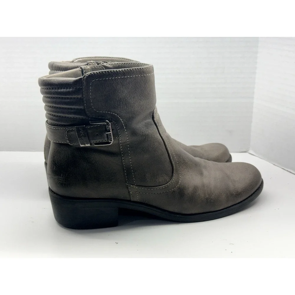 Anne Klein Sport‎ Women's Sz 9.5 Taupe/Brown Lanette Moto Buckle Ankle Boots